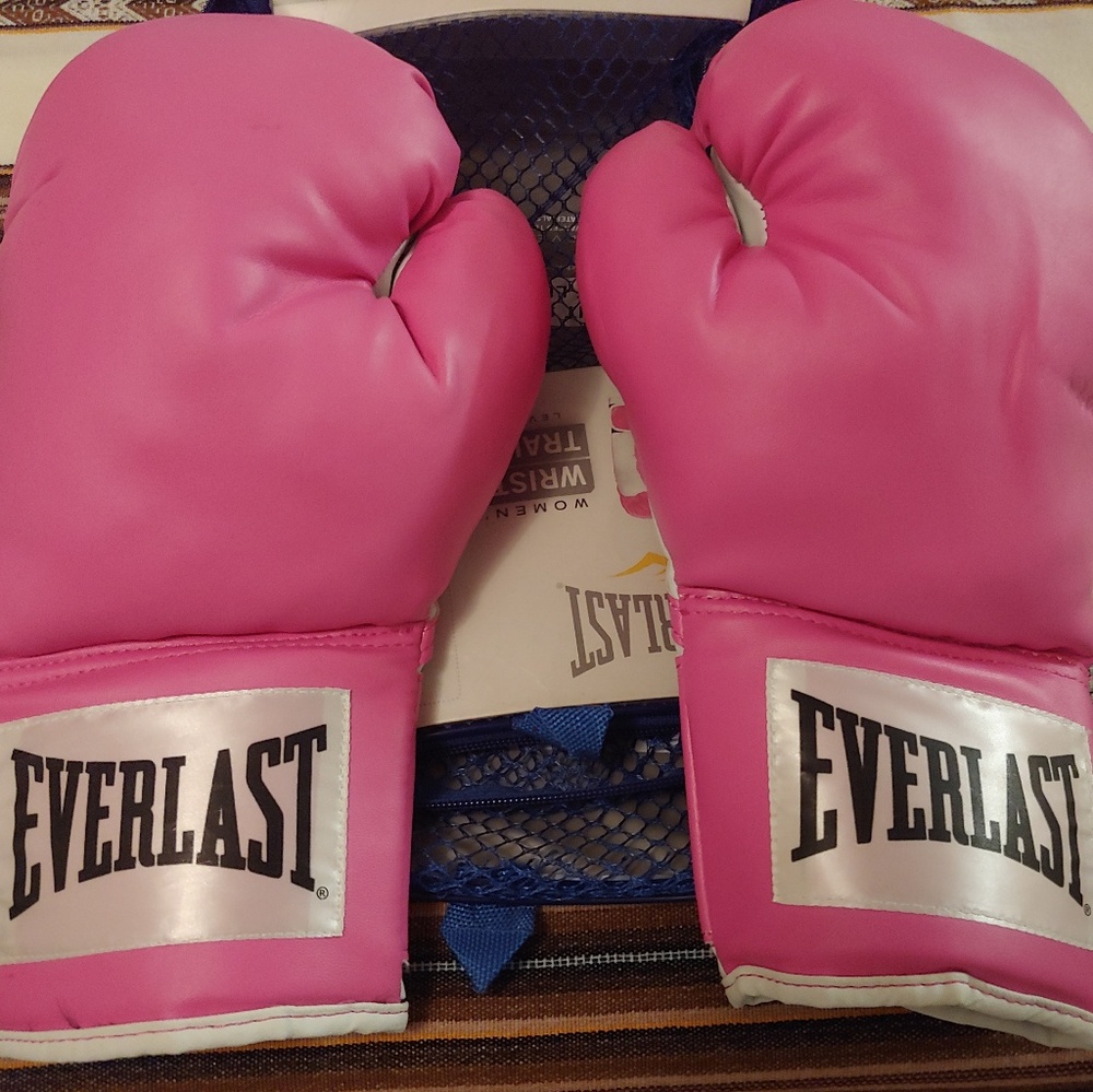 New Everlast Pink Training Boxing Gloves- $19 OBO